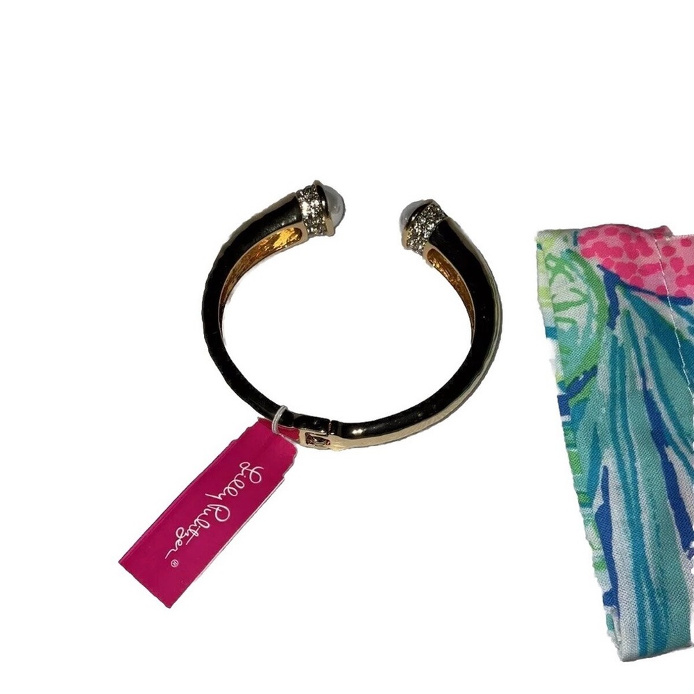 Lilly - Picture 3 of 9